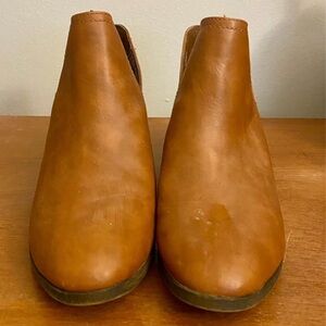 Faded Glory Low V-Cut Faux Leather Ankle Boot w/ Heel Vegan Friendly Size 10